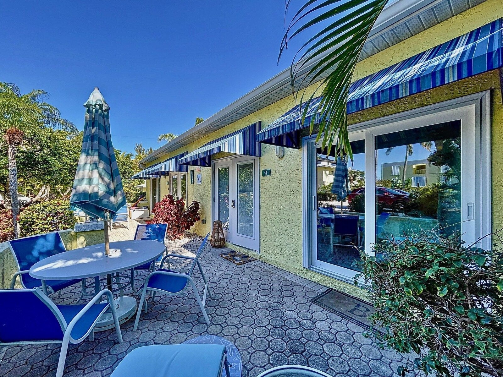 Cabana Beach Club No.9