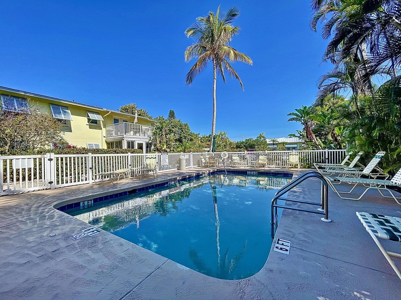 Cabana Beach Club No.9